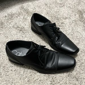MEN’S BLACK CALVIN KLEIN BACHMAN LEATHER LACE UP SHOES - SIZE 10.5